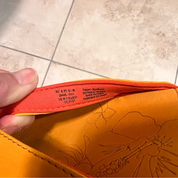 Olukai Wet Grip Sandals Size 7 Orange Yellow - Picture 5 of 5